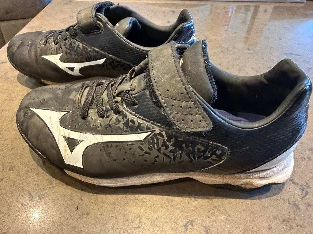 Mizuno honkbalschoenen maat 42 — plastic noppen