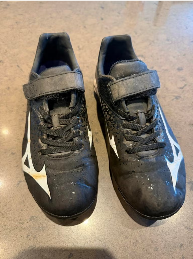 Mizuno honkbalschoenen maat 42 — plastic noppen